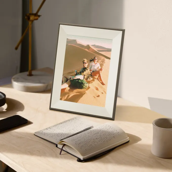 Aura Ink: безрамочный дисплей с цветной электронной бумагой