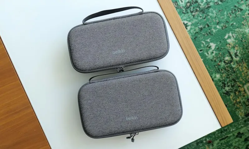 Внутри простого Кейса Pro находится удобный мешок, 12 отсеков для игровых картриджей и скрытыйчемоданчик для AirTag.