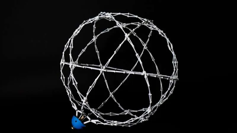 Drop-to-Deploy: Как бистабильная механика разворачивает структуры менее чем за секунду