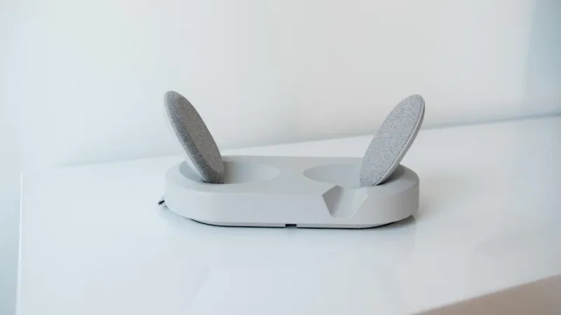 The charging station also houses the Scape&#39;s 2.4GHz transmitter. 