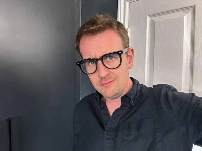 Крупный план дисплея умных очков Halliday