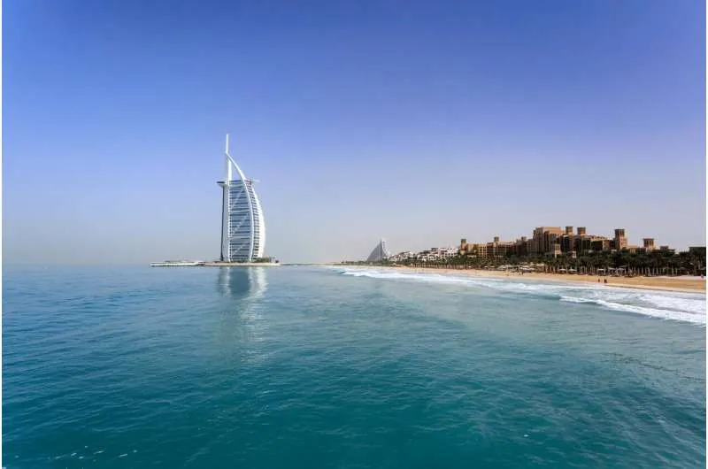 Microsoft инвестирует $15,2 млрд в ИИ и облачные технологии в ОАЭ