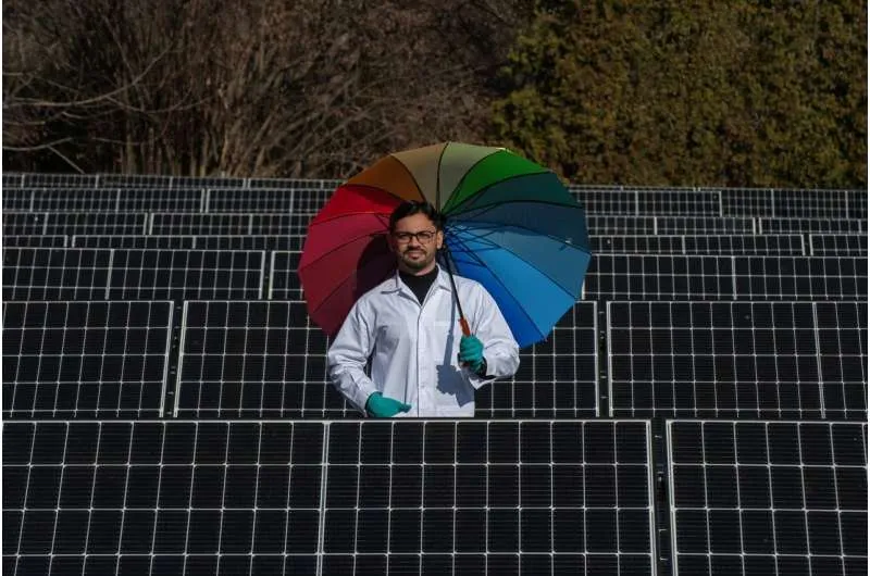 Molecular Umbrella Protects Solar Cells from Ion Migration