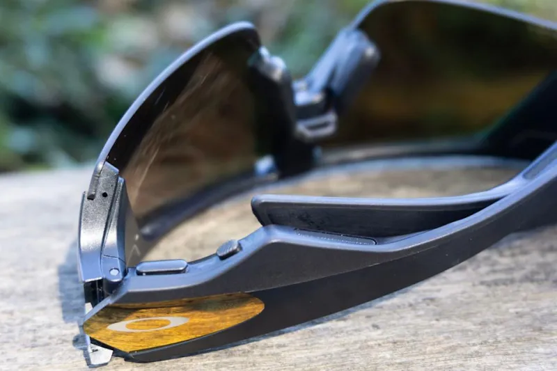 Вы можете накладывать свои статистические данные Strava на фотографии и видео, которые вы записываете.