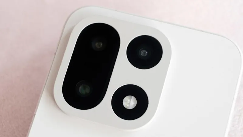 В Северной Америке адаптер SUPERVOOC OnePlus 15 заряжает телефон на 80 Вт.