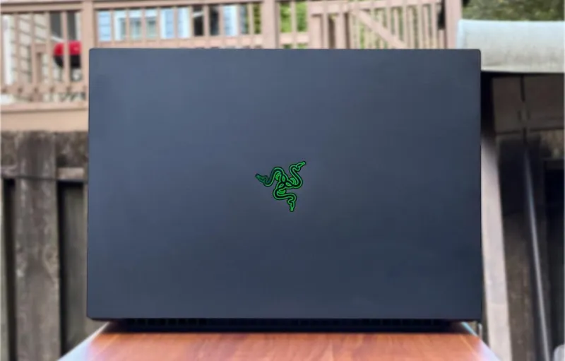 Порты питания, Ethernet, USB 2 и USB-C на Razer Blade 18