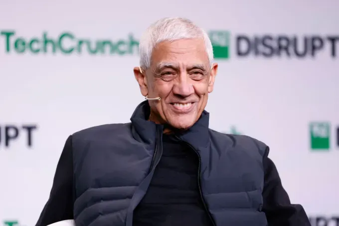 TechCrunch Disrupt 2025 Мэри Барра на сцене