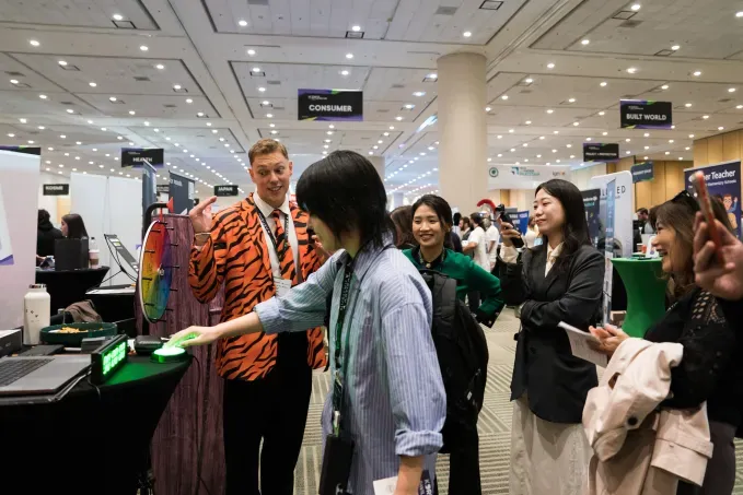 Участник выставки TechCrunch Disrupt 2026