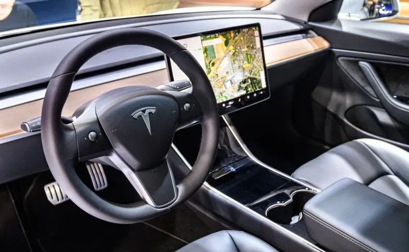 Tesla тестирует Apple CarPlay: что известно?