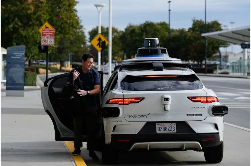 Waymo расширяет роботакси: сервис на трассах и в аэропортах