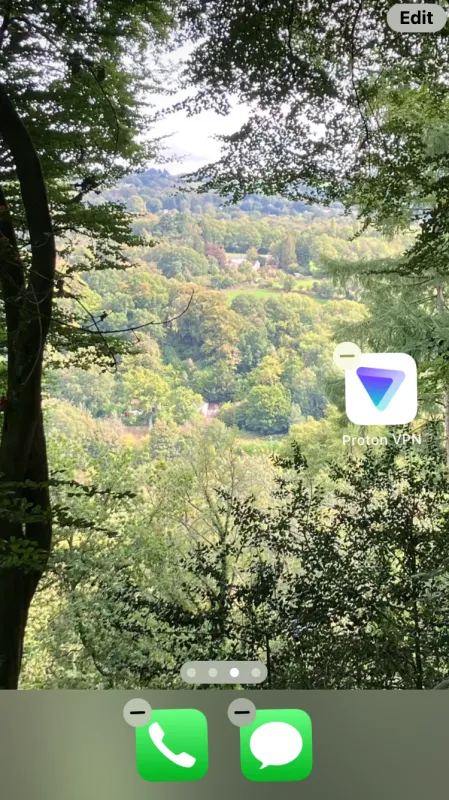 Deleting a VPN on the iOS home screen.