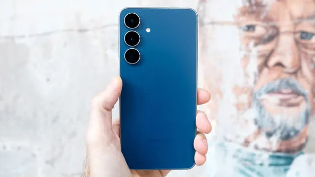 Image of the rear of a Samsung S25 Fan Edition held in the air.