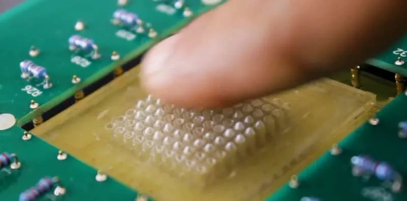 Микровзрывы и мягкие материалы: новый уровень электронного брайля