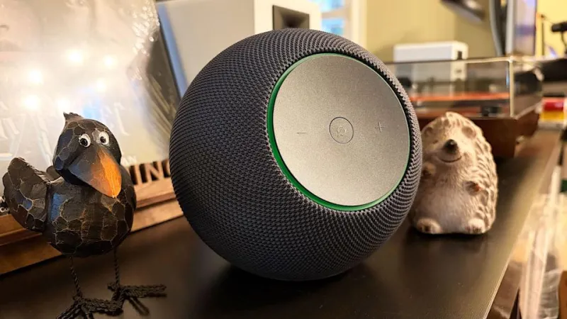 Новый дизайн включает три динамика и один низкочастотный для звука.