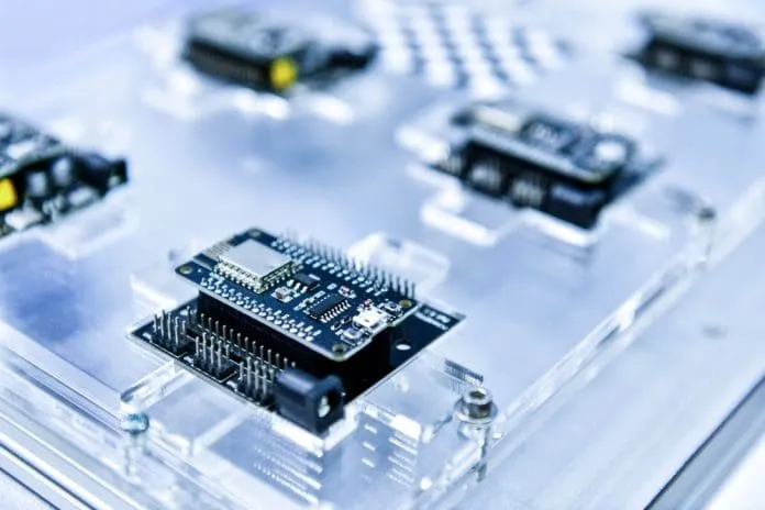 Новый взгляд на микросхемы: наблюдение за работой без вскрытия