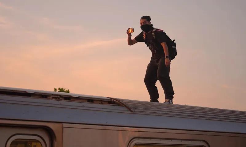 Нью-Йорк судится с соцсетями из-за кризиса психики подростков