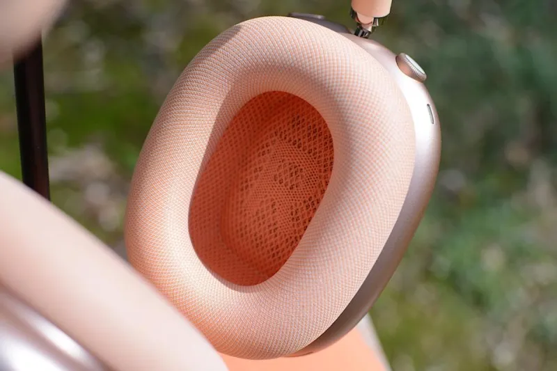 Digital Crown и регулятор режима прослушивания на AirPods Max 2