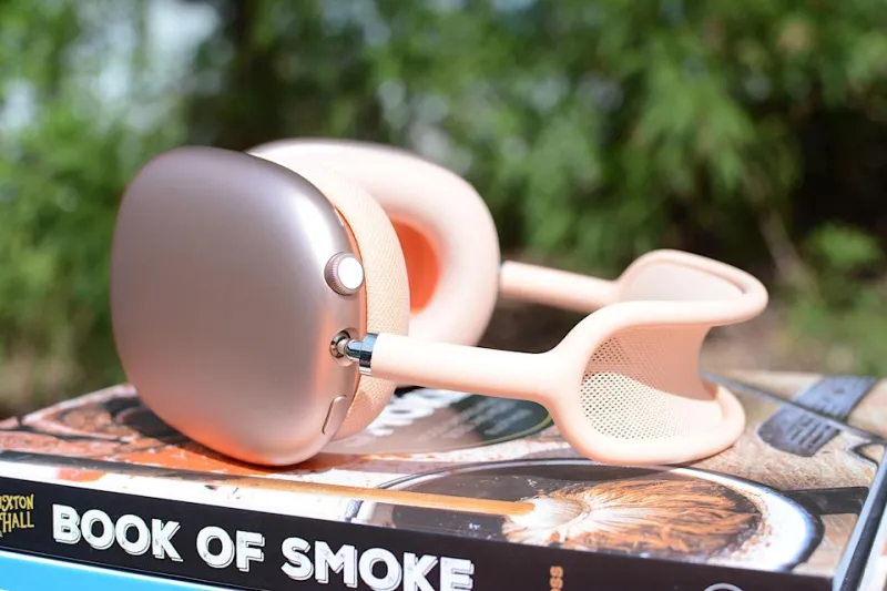 Как и раньше, амбушюры на AirPods Max 2 можно заменить