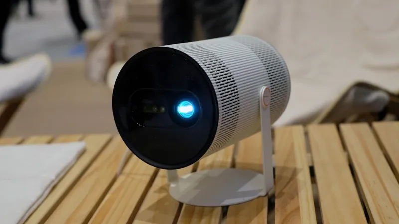Обзор Samsung Freestyle+: мощный портативный проектор 2026 года